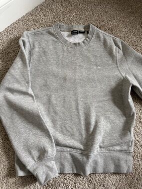 Prana women’s grey Crewneck sweatshirt